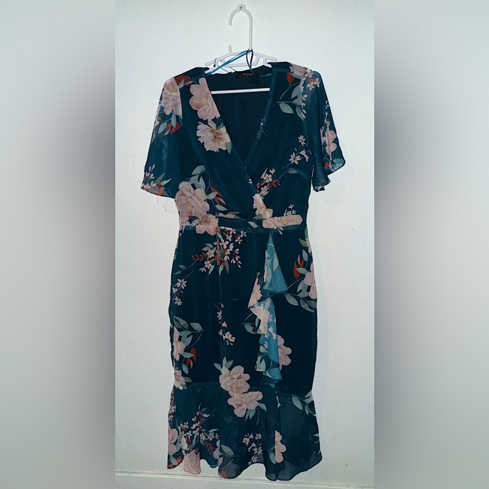 Pagani size 12 chiffon flowy floral dress
